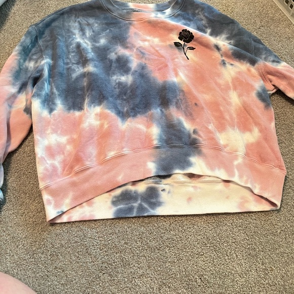 Crew neck sweater, with a rose design - Picture 2 of 3